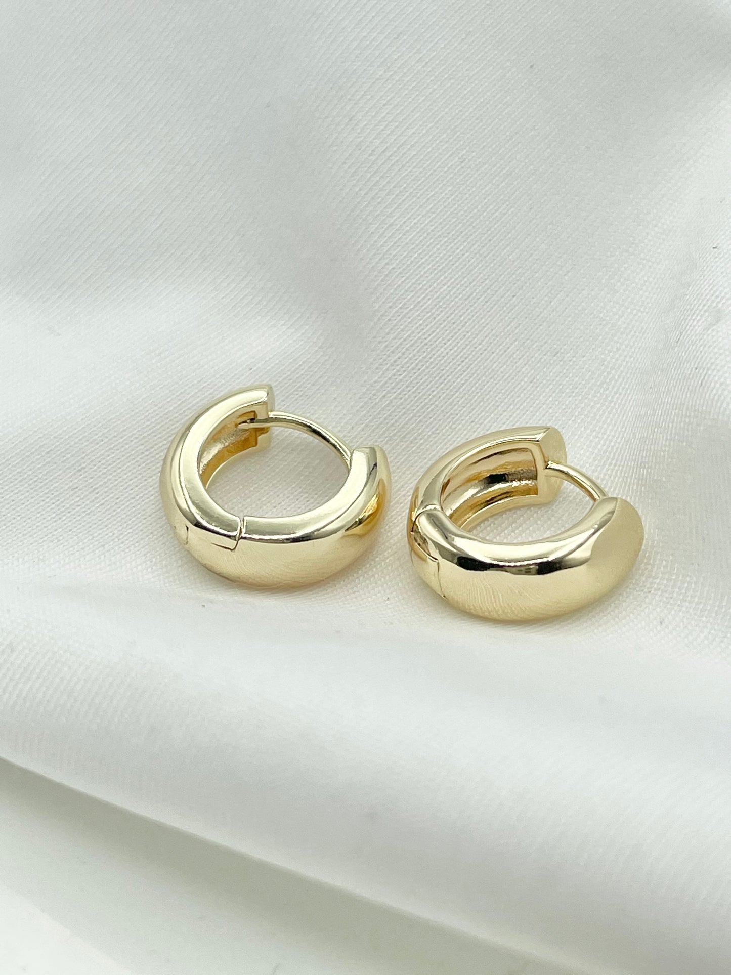 14k Mini Chunky Hoop
